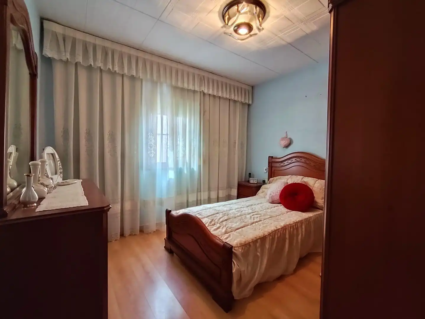 Habitación de Casa o chalet en venta en Santa Perpètua de Mogoda con Aire acondicionado, Calefacción y Jardín privado