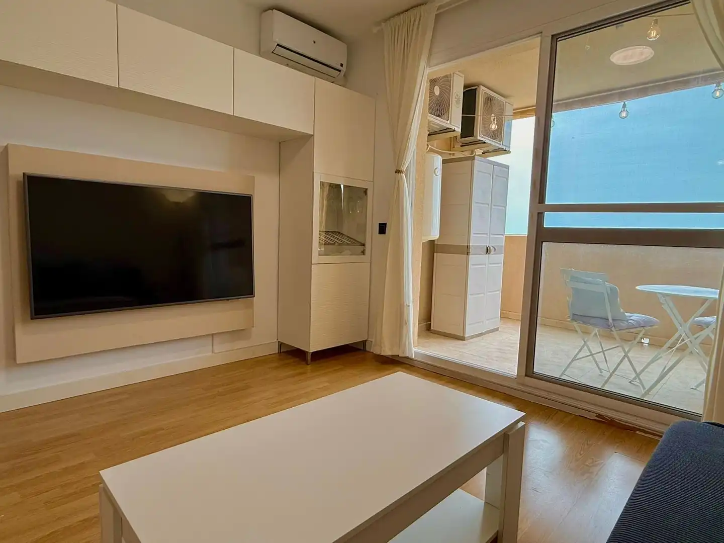 Living room of Flat for sale in Benalmádena  with Air Conditioner, Terrace and Furnished