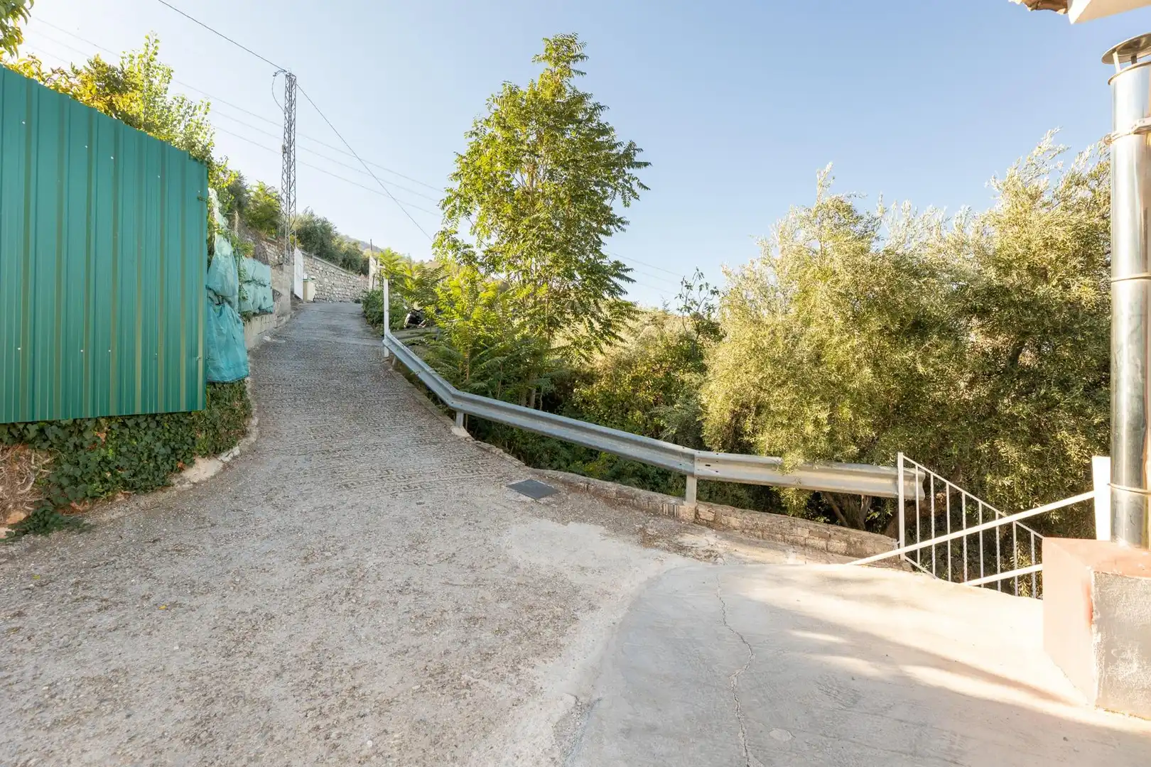 Vista exterior de Casa o xalet en venda en Cogollos de la Vega amb Jardí privat, Terrassa i Traster