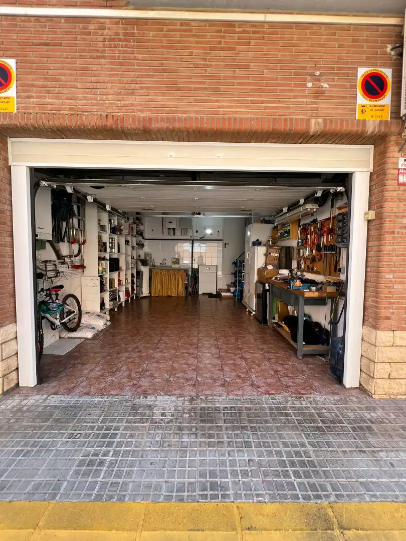 Einfamilien-Reihenhaus zum Verkauf in Sagunto / Sagunt mit Klimaanlage, Heizung und Terrasse