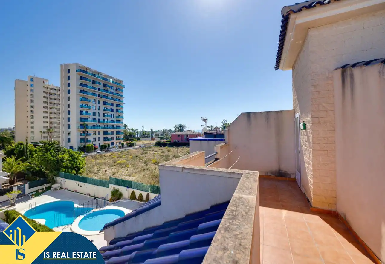 Terrassa de Casa adosada en venda en Torrevieja amb Aire condicionat, Calefacció i Terrassa