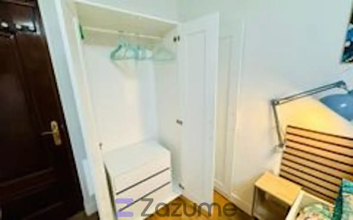 Room in C. Empleo Juvenil, Orcasitas