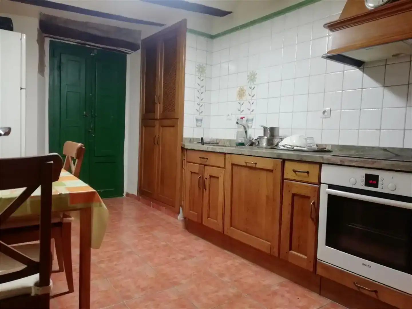 Cuina de Casa adosada en venda en Aras amb Parquet, Traster i Forn