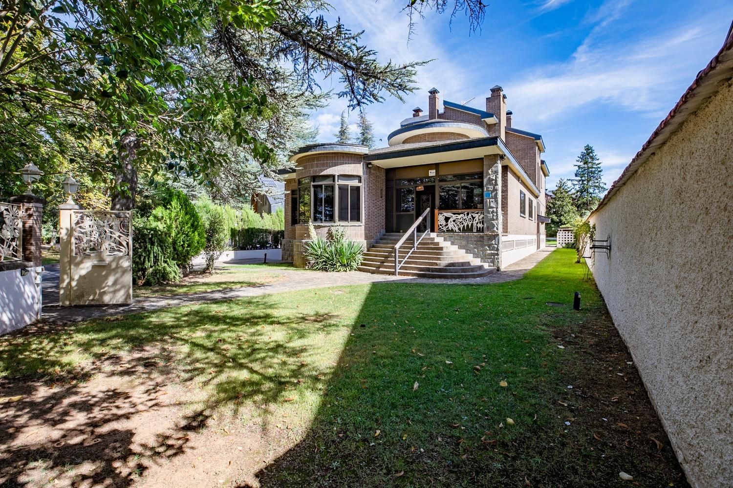 Exterior view of House or chalet for sale in Jaca  with Heating, Private garden and Terrace