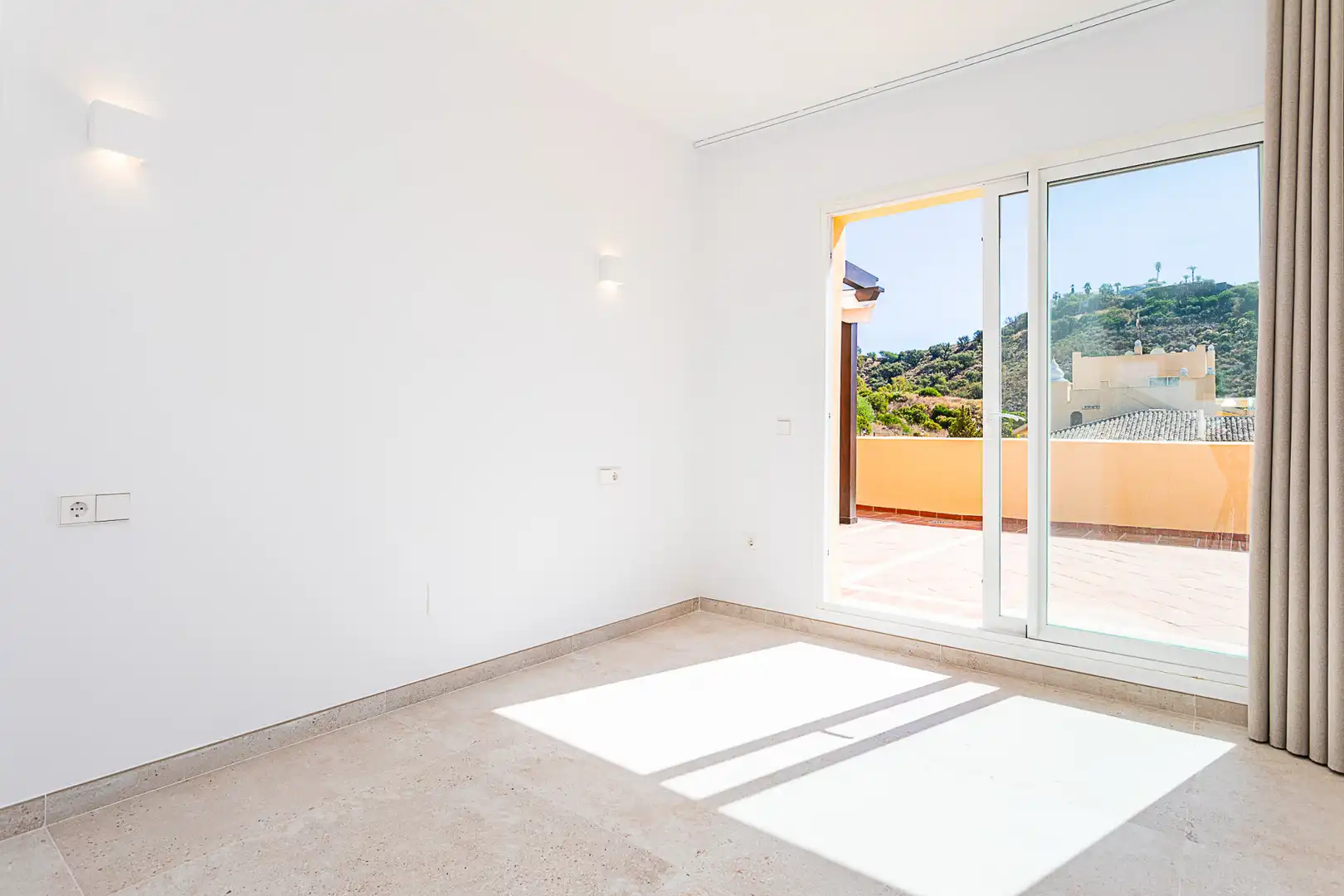 Dormitori de Àtic en venda en Marbella amb Aire condicionat, Terrassa i Traster