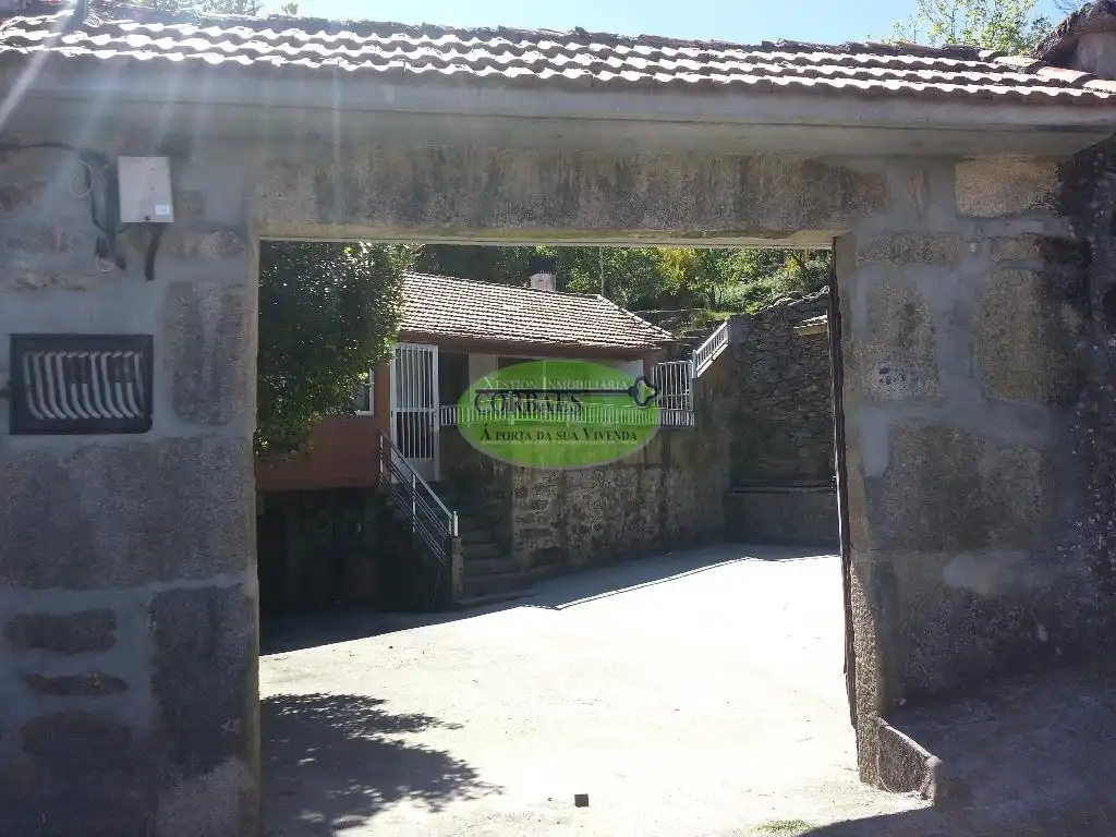 Aparcament de Casa o xalet en venda en Entrimo amb Jardí privat, Terrassa i Moblat