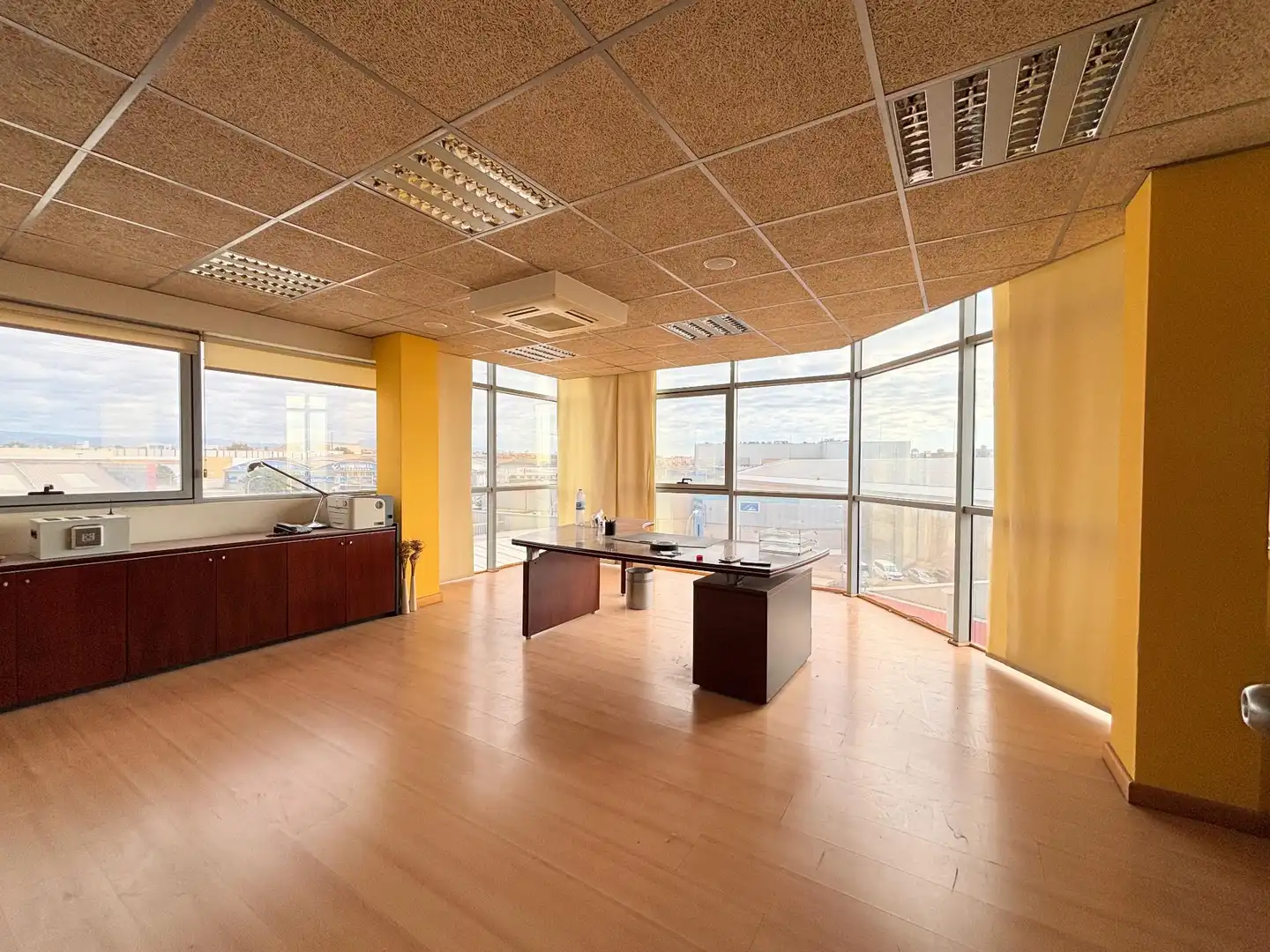 Office for sale in Alicante / Alacant  with Air Conditioner and Furnished