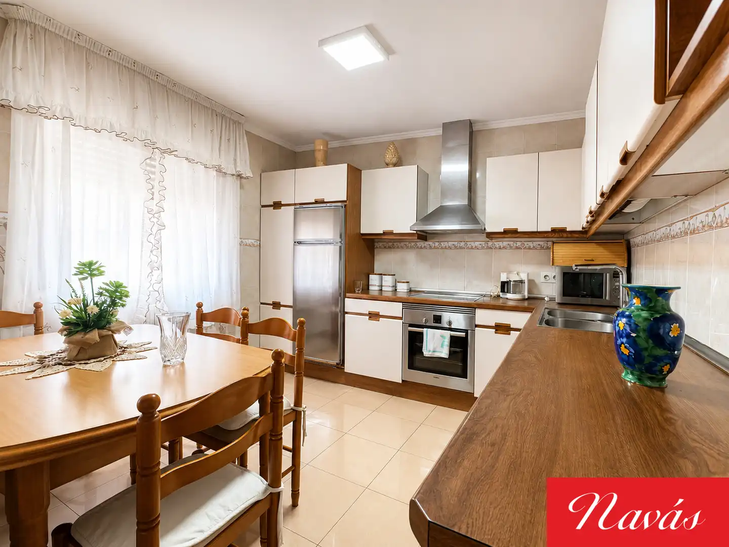 Cuina de Casa o xalet en venda en Vigo  amb Aire condicionat, Calefacció i Parquet