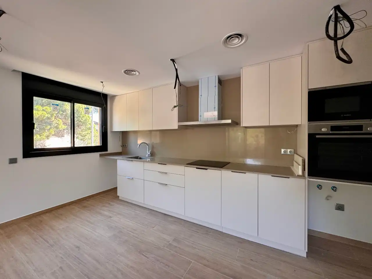Küche von Wohnung zum Verkauf in Pals mit Klimaanlage, Heizung und Terrasse