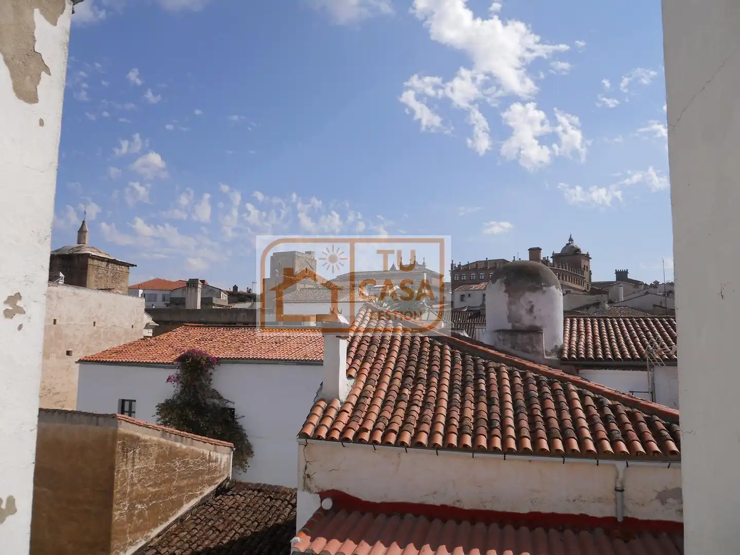Außenansicht von Wohnung zur Miete in Cáceres mit Klimaanlage, Heizung und Möbliert