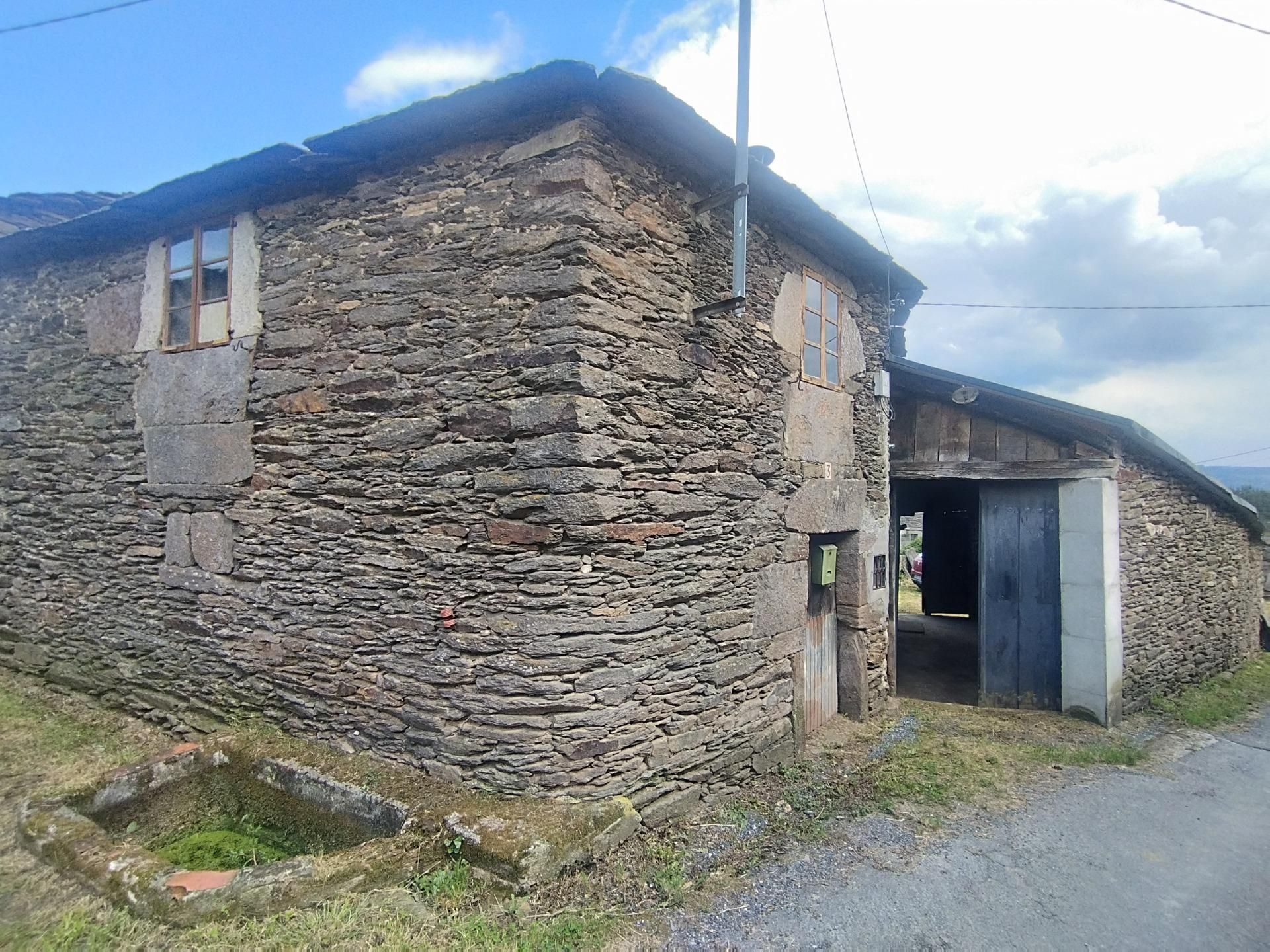 Vista exterior de Casa o xalet en venda en Guntín amb Calefacció i Jardí privat