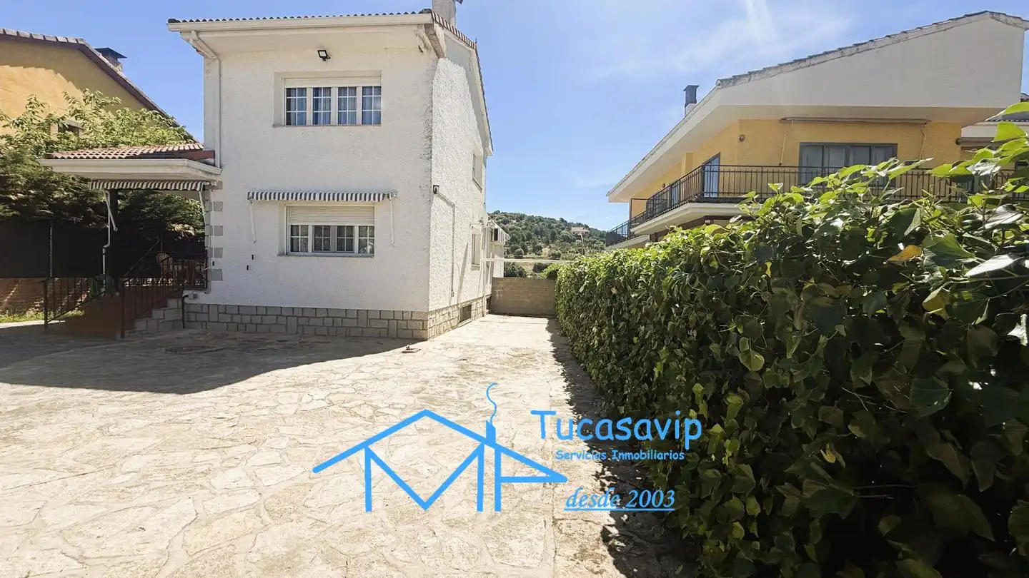 Vista exterior de Casa o chalet en venta en Cebreros con Aire acondicionado, Jardín privado y Terraza