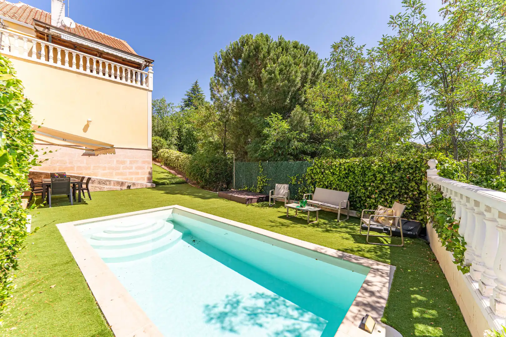 Piscina de Casa adosada en venta en Torrelodones con Calefacción, Jardín privado y Terraza
