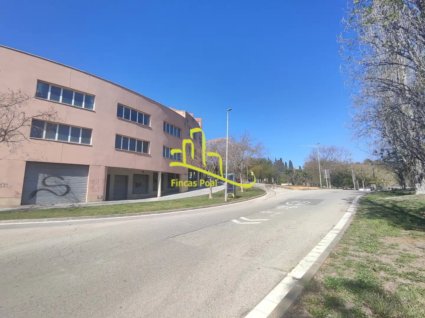 Außenansicht von Fabrikhallen zum Verkauf in Santa Coloma de Cervelló