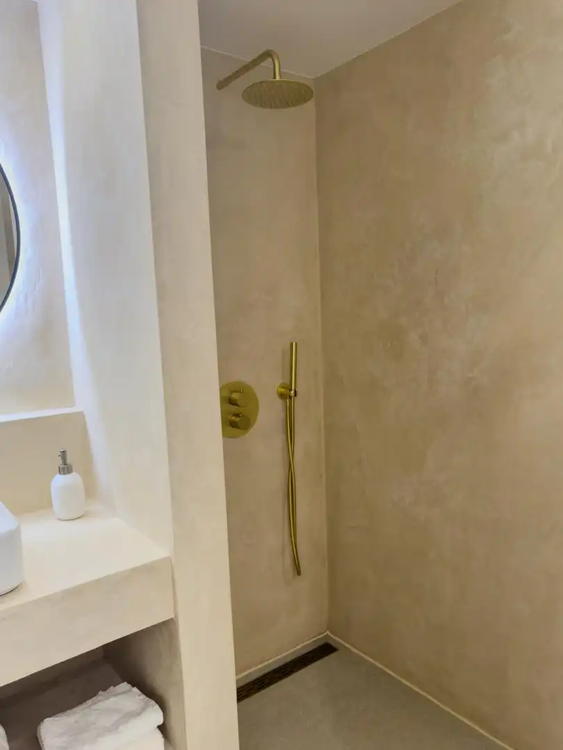 Baño de Apartamento de alquiler en Estepona con Aire acondicionado, Terraza y Piscina