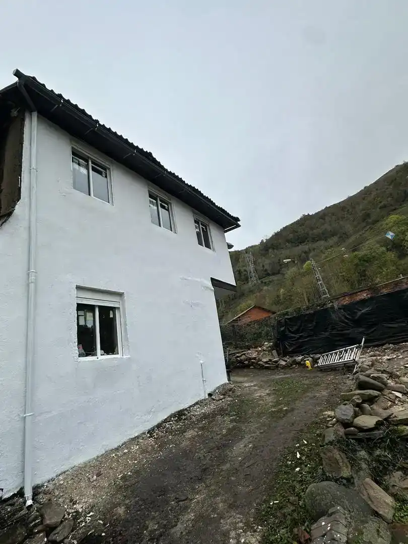 Vista exterior de Casa adosada en venda en Lena