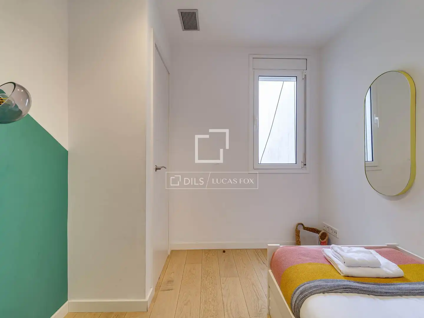 Schlafzimmer von Dachboden zum Verkauf in Barcelona mit Klimaanlage, Heizung und Terrasse