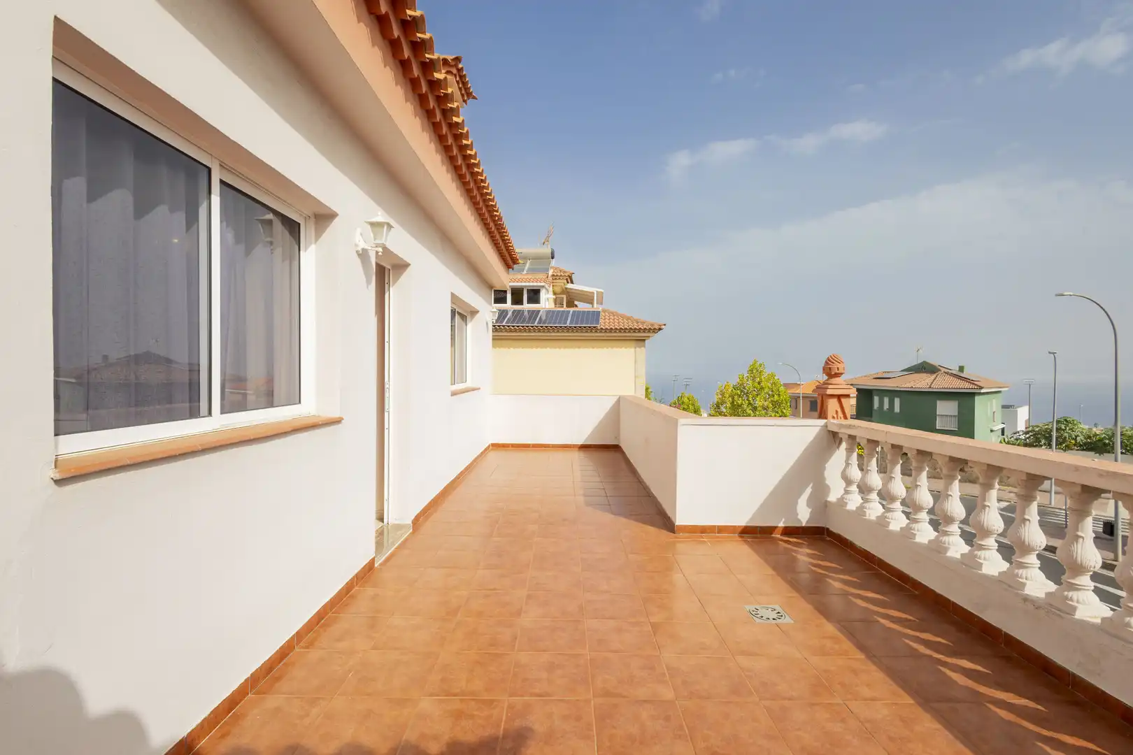 Terrasse von Einfamilien-Reihenhaus zum Verkauf in Los Realejos mit Privatgarten, Terrasse und Abstellraum