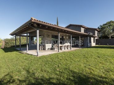 Casa con piscina in vendita a Corbera de Llobregat