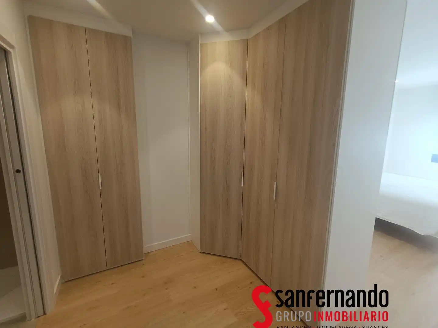 Schlafzimmer von Wohnung zur Miete in Santander mit Heizung, Möbliert und Balkon