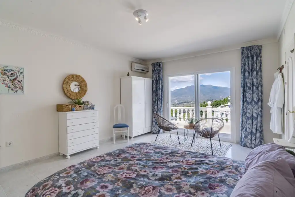 Dormitori de Casa o xalet en venda en Mijas amb Aire condicionat, Calefacció i Jardí privat