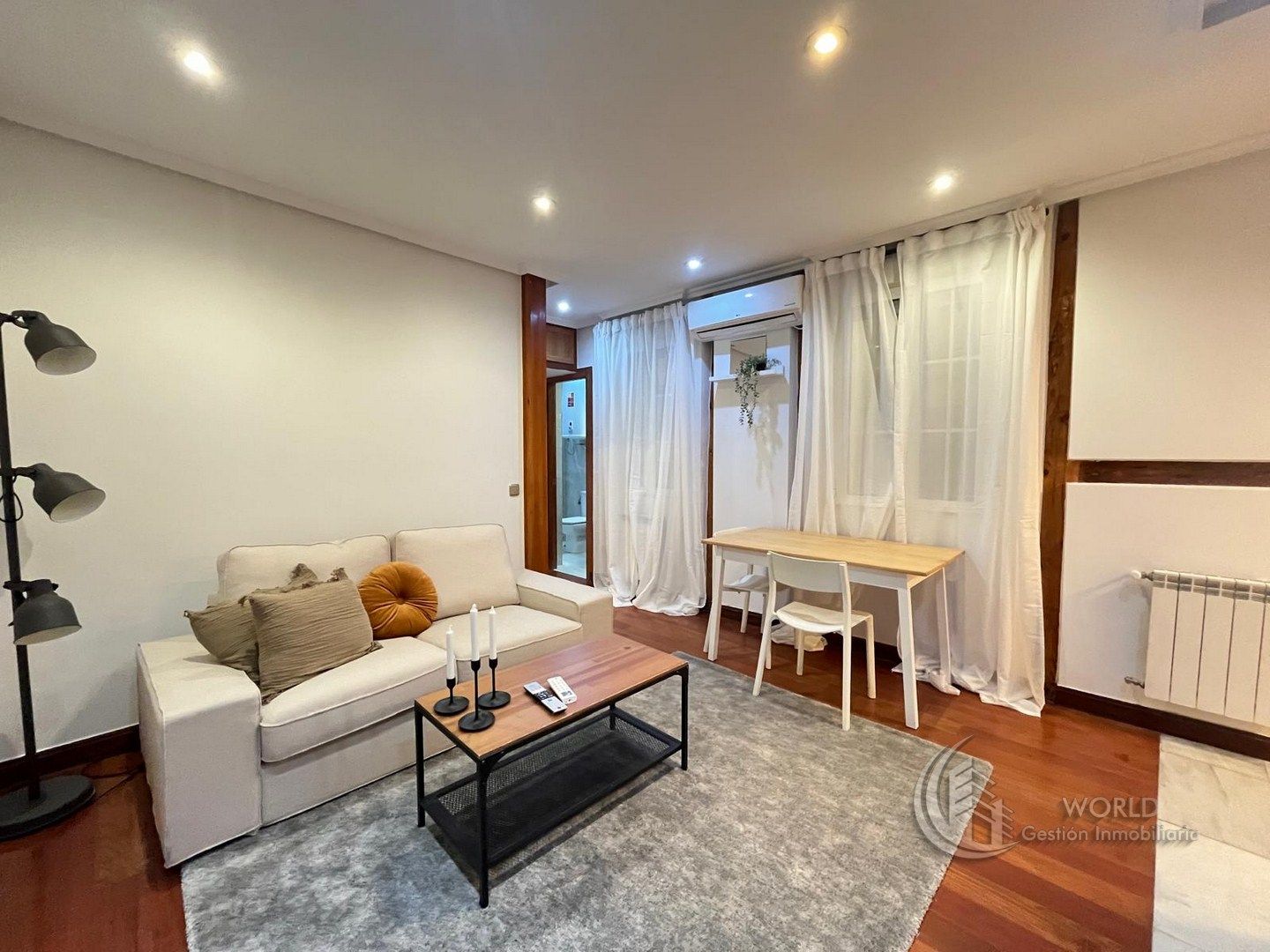 Sala de estar de Piso en venta en  Madrid Capital con Calefacción, Amueblado y Lavadora