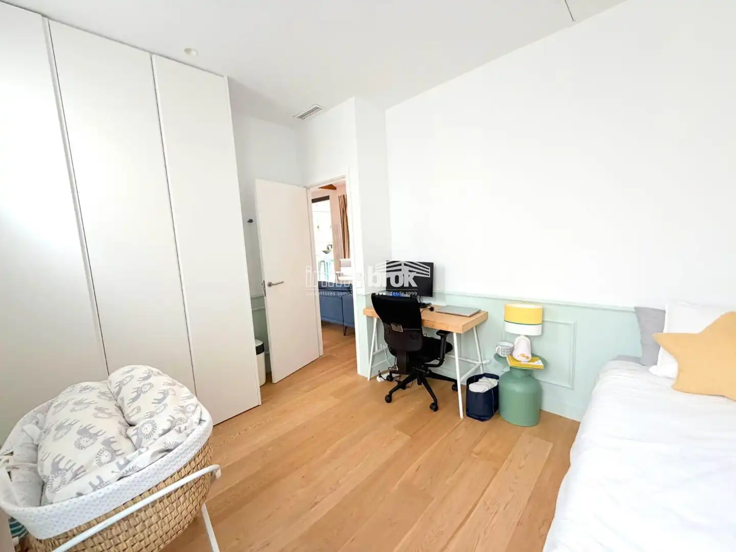 Schlafzimmer von Dachboden zur Miete in Madrid mit Terrasse und Abstellraum