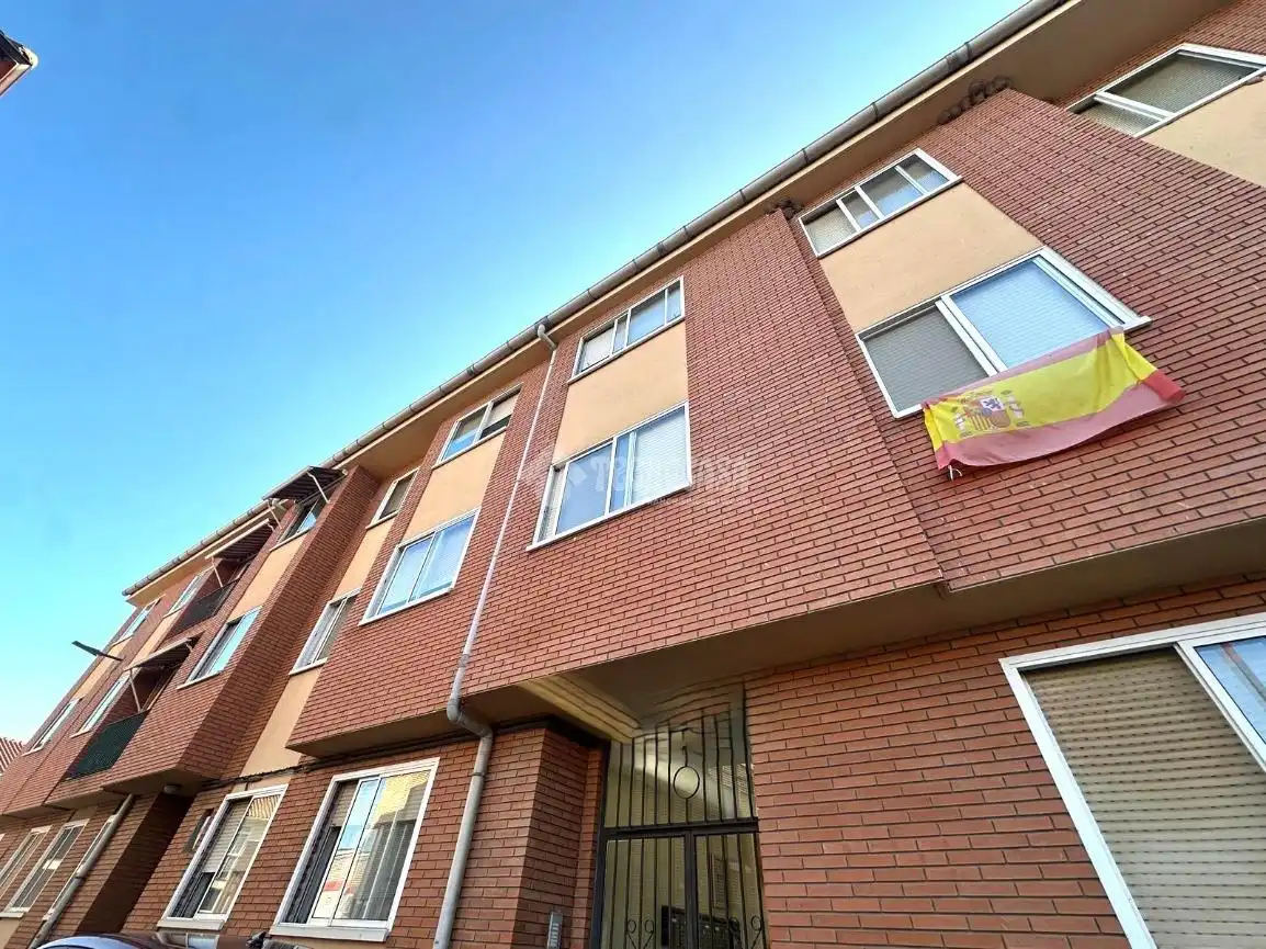 Vista exterior de Pis en venda en Santovenia de Pisuerga amb Calefacció i Moblat