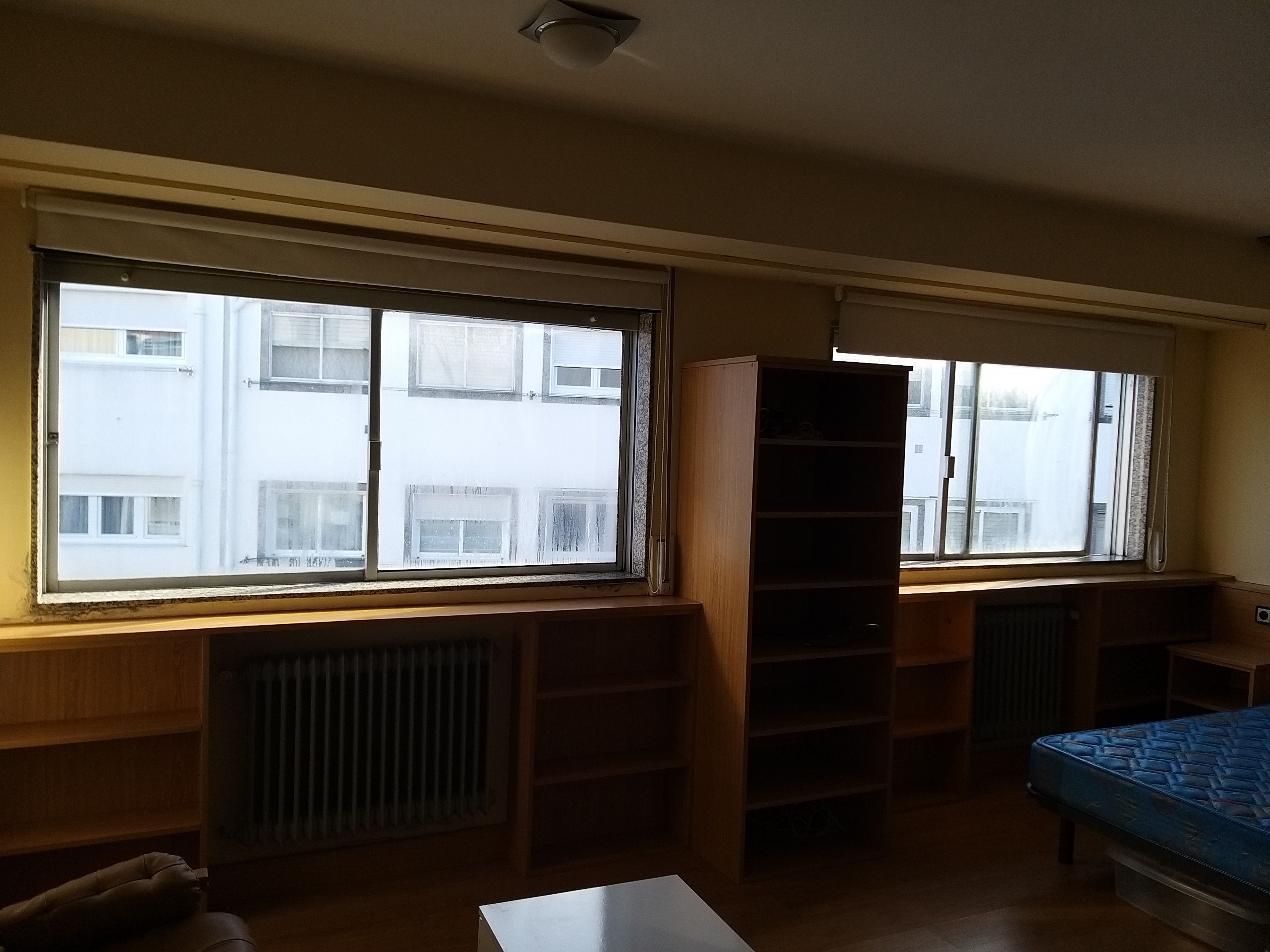 Study to rent in Rúa do Xeneral Pardiñas, Ensanche - Sar