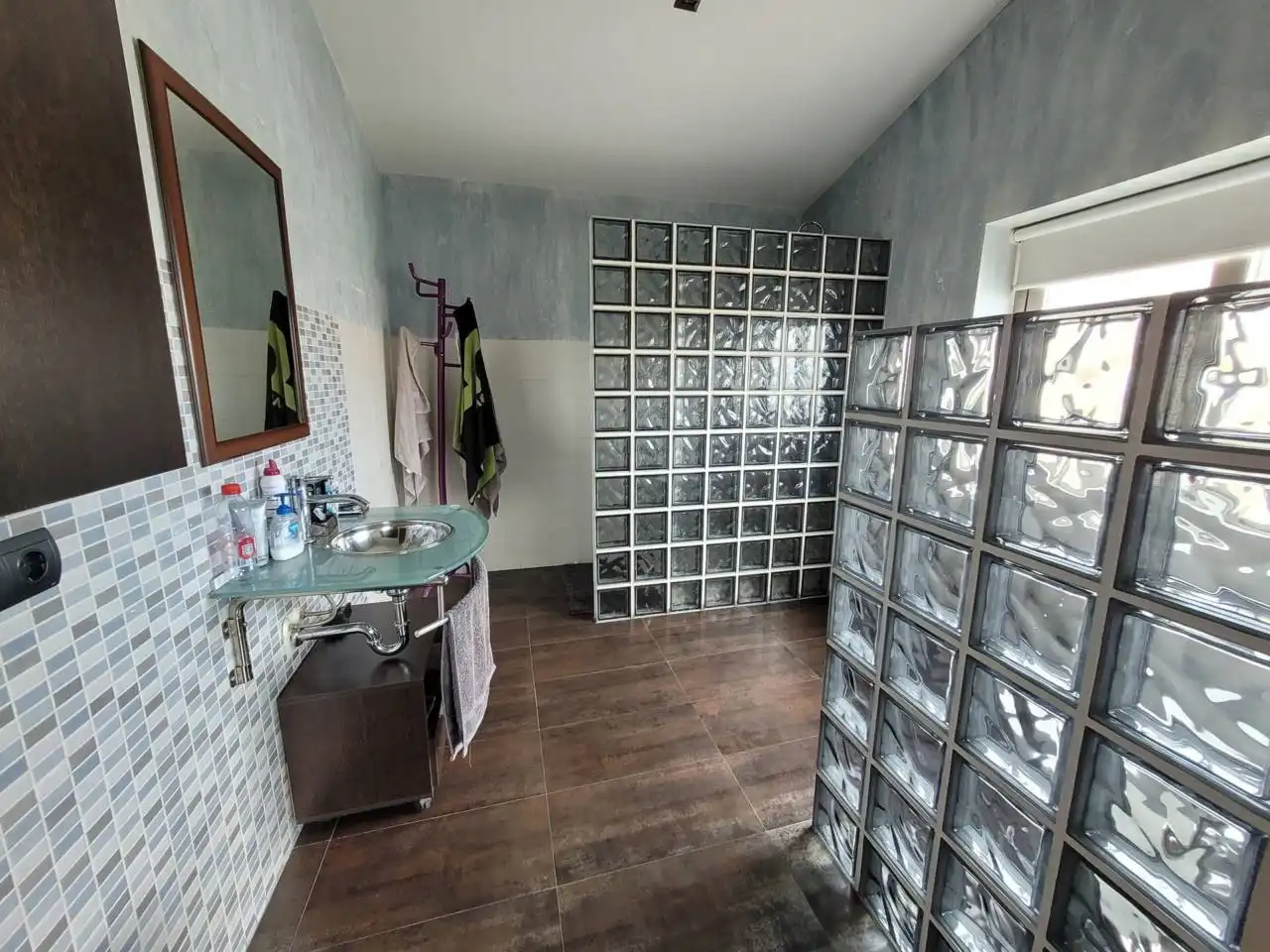 Bany de Casa o xalet en venda en Baza amb Aire condicionat, Calefacció i Jardí privat