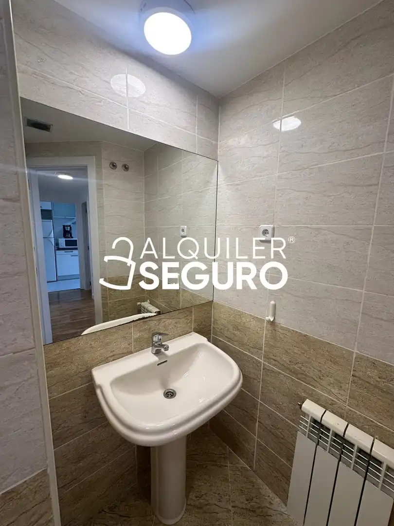 Baño de Piso de alquiler en Navalcarnero con Calefacción, Trastero y Piscina
