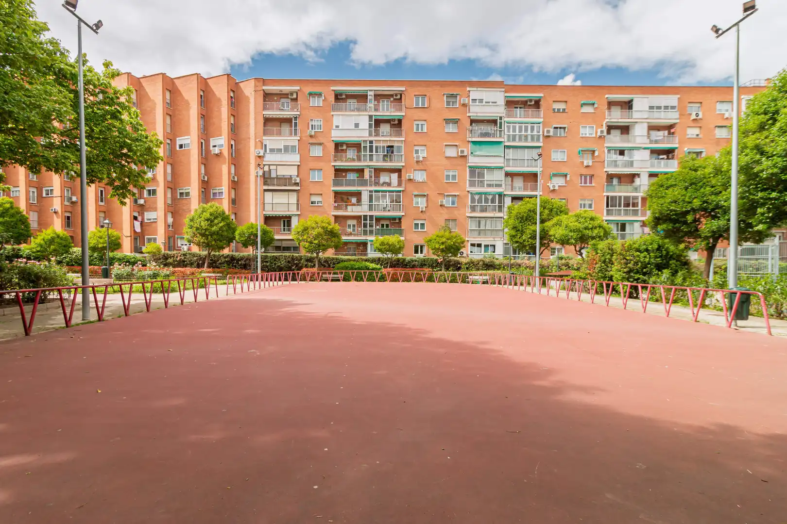Vista exterior de Pis en venda en Madrid amb Calefacció