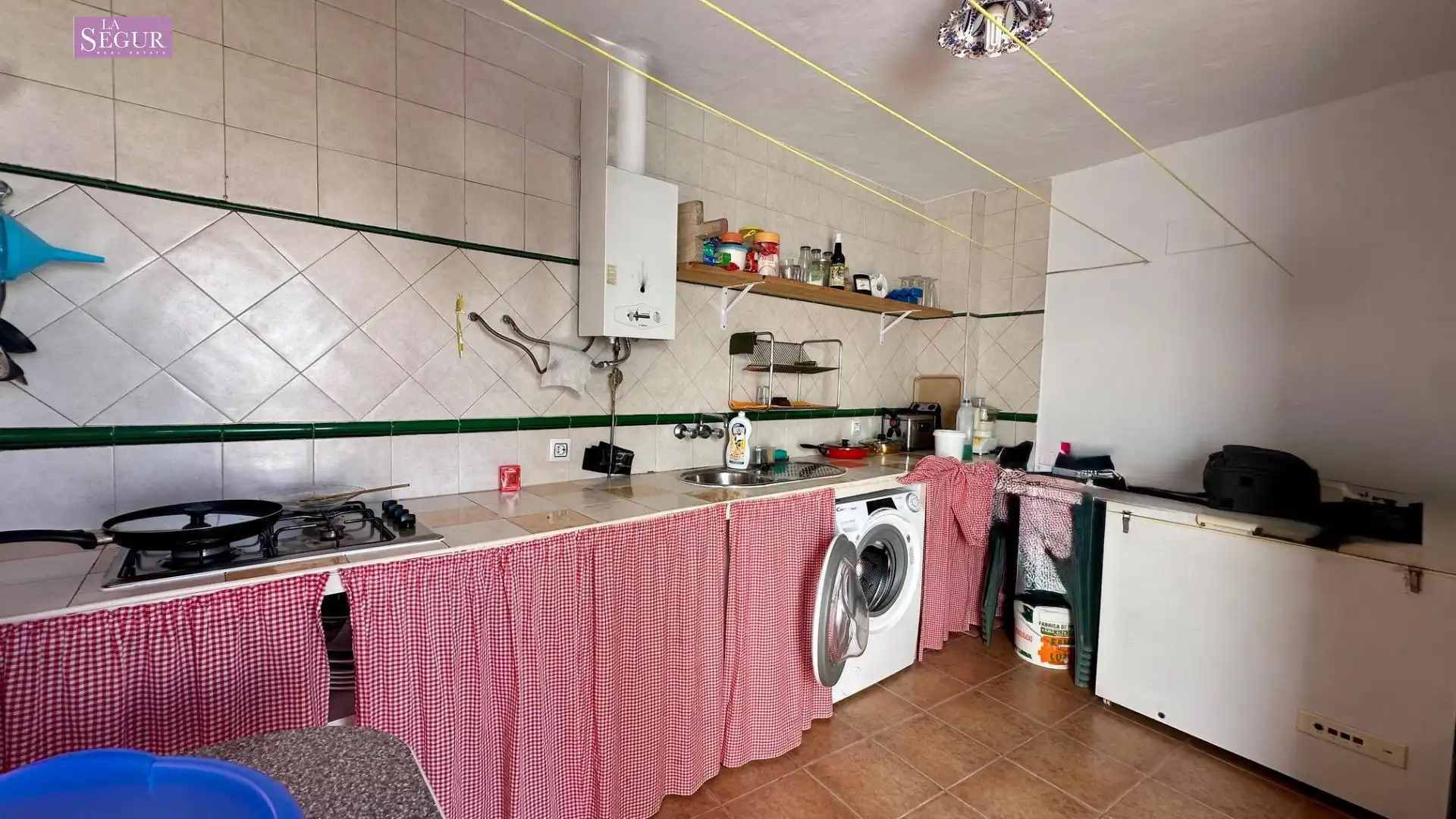 Cuina de Casa o xalet en venda en Conil de la Frontera amb Jardí privat, Terrassa i Piscina
