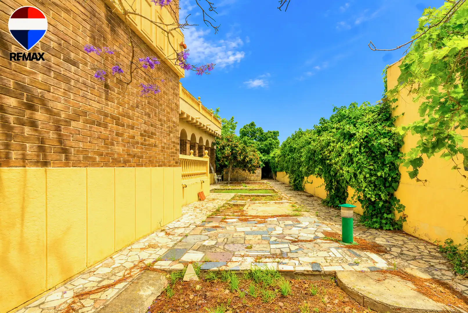 Vista exterior de Casa o xalet en venda en Sant Joan d'Alacant amb Aire condicionat, Jardí privat i Terrassa
