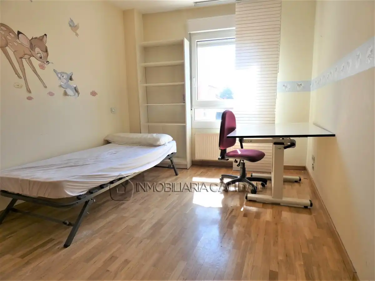 Bedroom of Flat for rent in Burgos  with Heating, Terrace and Furnished