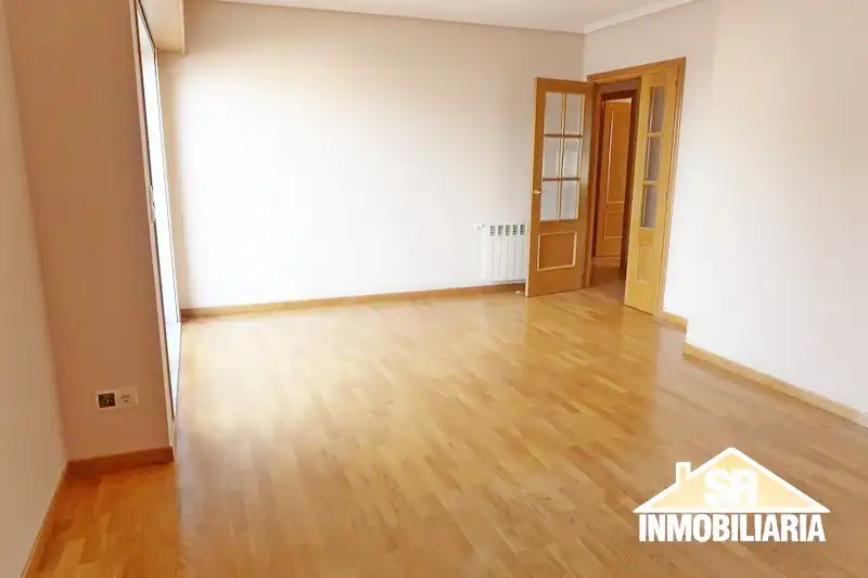 Sala de estar de Piso de alquiler en A Coruña Capital  con Calefacción, Parquet y Horno