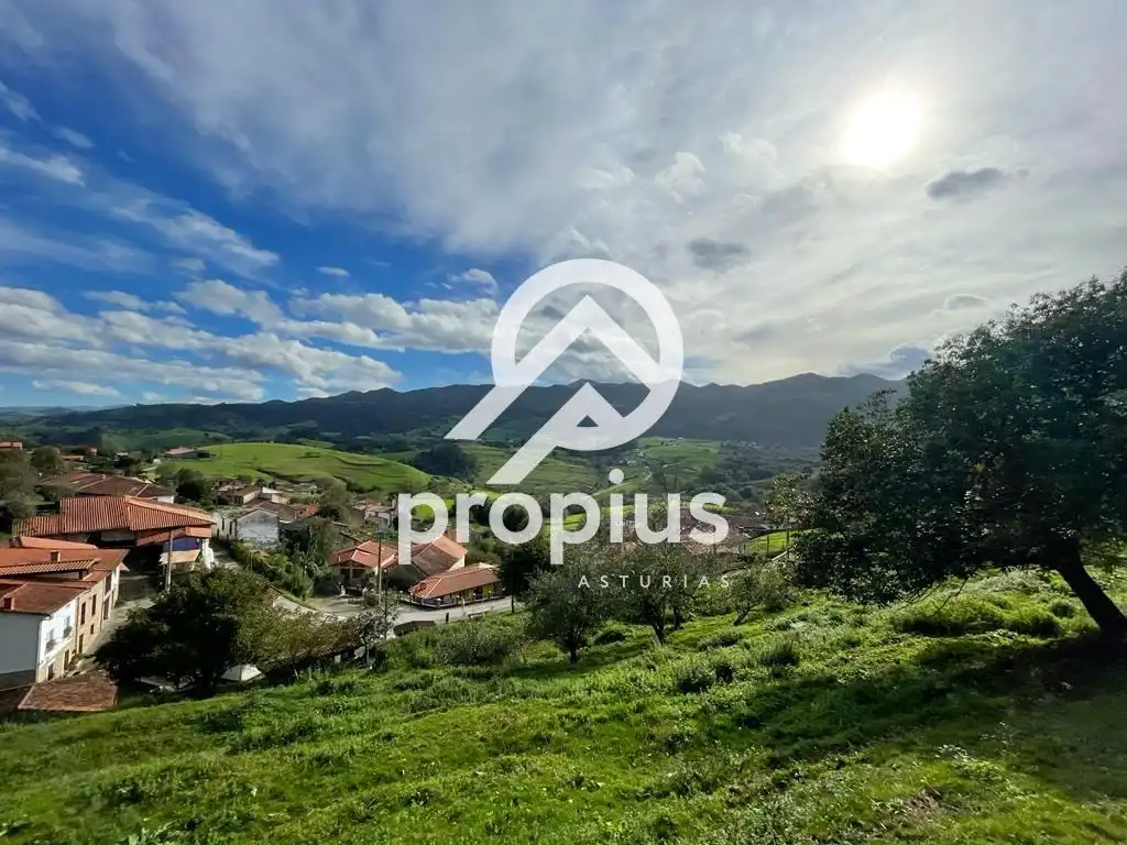 Terreno en venta en Llanes