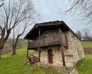 Vista exterior de Finca rústica en venda en San Roque de Riomiera amb Calefacció, Moblat i Forn