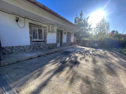 Vista exterior de Casa o xalet en venda en Riells i Viabrea amb Aire condicionat, Jardí privat i Terrassa