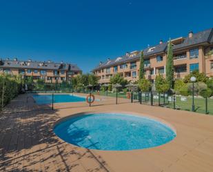 Piscina de Pis de lloguer en Pozuelo de Alarcón amb Aire condicionat i Terrassa