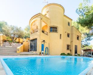 Vista exterior de Casa o xalet en venda en Orihuela amb Aire condicionat, Calefacció i Jardí privat