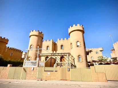 Vista exterior de Casa adosada en venda en Peligros amb Jardí privat, Traster i Piscina