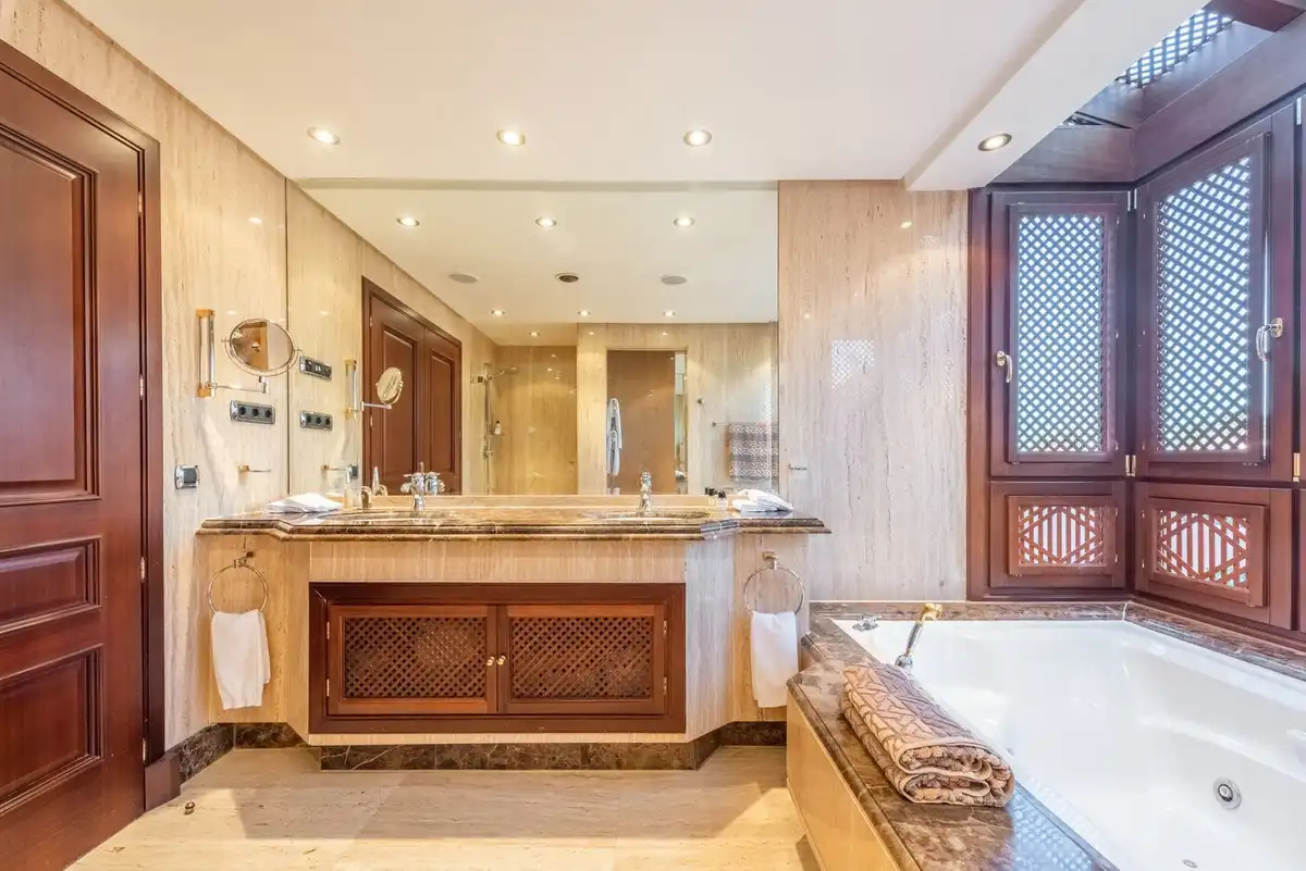 Penthouse with pool for sale in Selwo, imagen 18