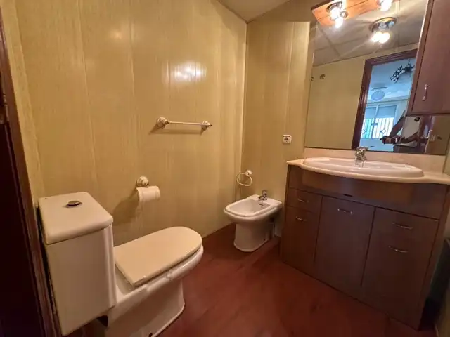 Baño de Casa adosada en venta en Huelva con Aire acondicionado, Calefacción y Jardín privado