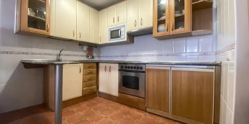 Cuina de Casa o xalet en venda en Entrambasaguas amb Jardí privat, Terrassa i Traster