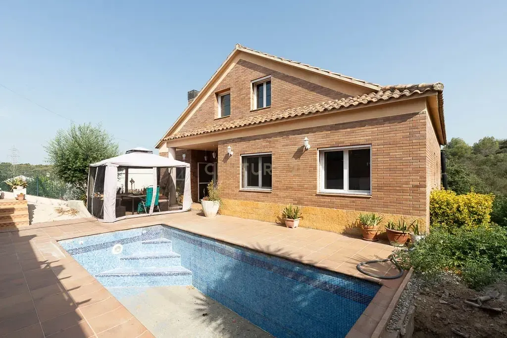Vista exterior de Casa o xalet en venda en Lliçà d'Amunt amb Aire condicionat i Terrassa
