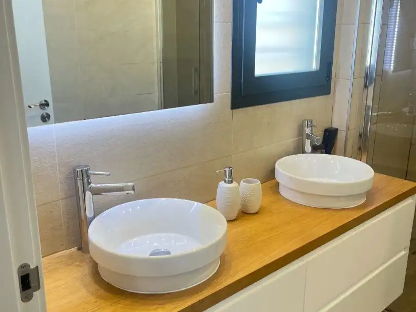 Bany de Casa o xalet en venda en Cuarte de Huerva amb Aire condicionat, Terrassa i Piscina