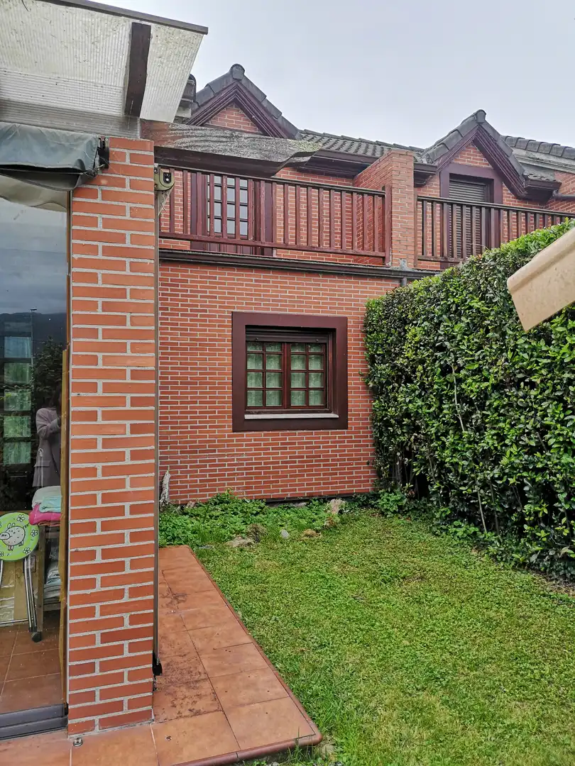 Vista exterior de Casa o xalet en venda en Guriezo amb Calefacció, Jardí privat i Terrassa