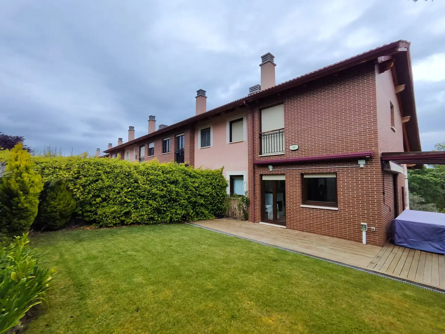 Vista exterior de Casa adosada en venta en Sojuela con Calefacción, Jardín privado y Parquet