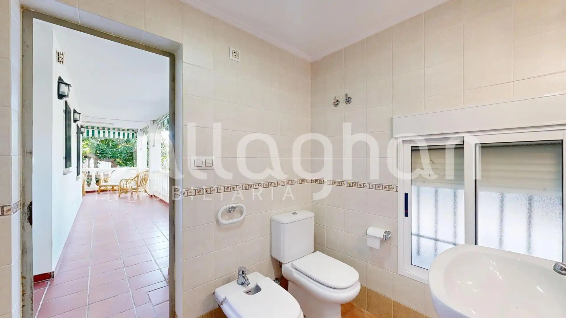 Bany de Casa o xalet en venda en Sagunto / Sagunt amb Aire condicionat, Calefacció i Jardí privat